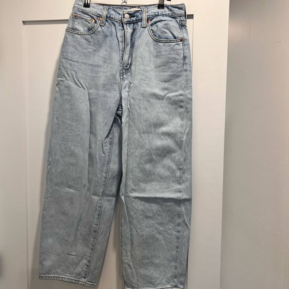 Levi’s light wash balloon jeans - size 27